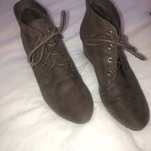 Dr.Scholl’s lace-up booties